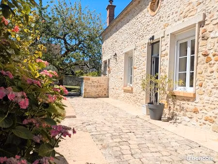maison de charme rénovée au cœur du village