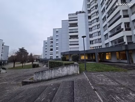 opportunité rare – local commercial 181 m² – saint-genis-pouilly – 299 000