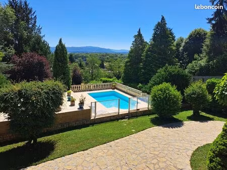 belle propriété avec vue  secteur résidentiel proche meximieux