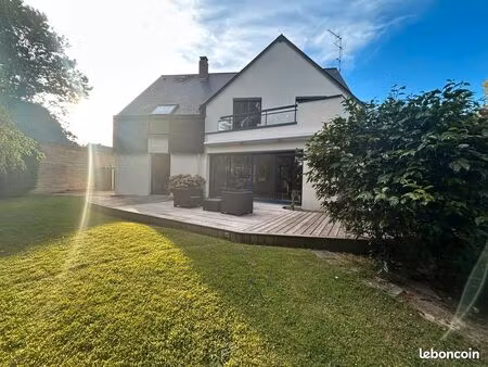 bois-guillaume – élégante maison familiale  5 chambres  de 170 m² avec double garage  bure
