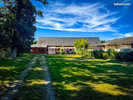 maison 25 pièces 895 m²