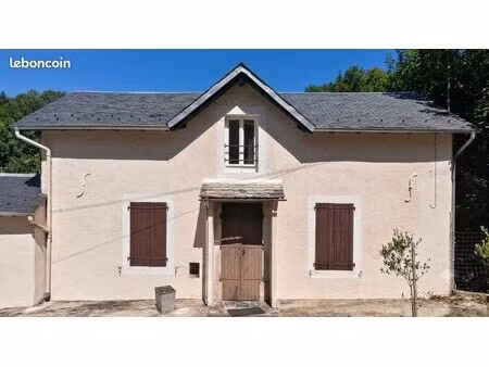 maison de caractère avec jardin à louer  lacaune (81230)