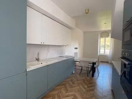 maison de ville rénovée avec garage et terrain quartier du lidl – mayenne (53100)