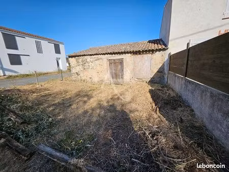bâtiment 1 pièce 35 m²