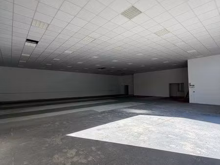 dépôt bureaux 750m2