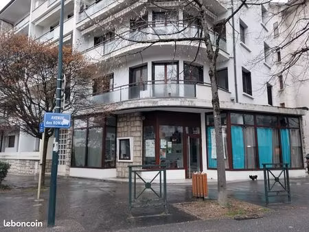 local professionnel lumineux 44 m² – annecy / place des romains