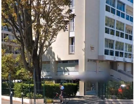 local commercial à louer - 110m2 parking cave totem
