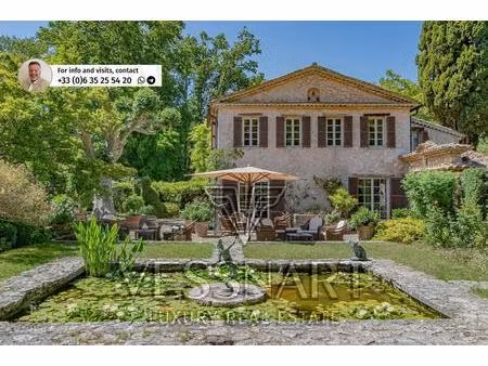 magnifique propriété entourée d'un jardin enchanteur