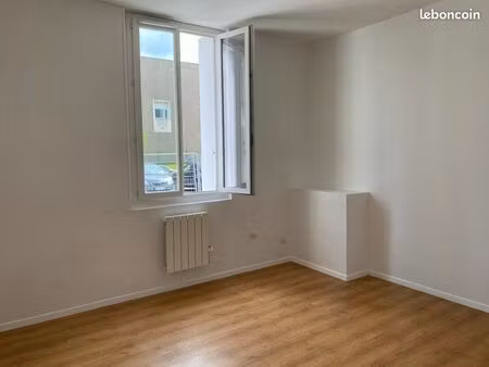 appartement f1 de 30 m2 refait dans un petit immeuble en excellent etat et très calme