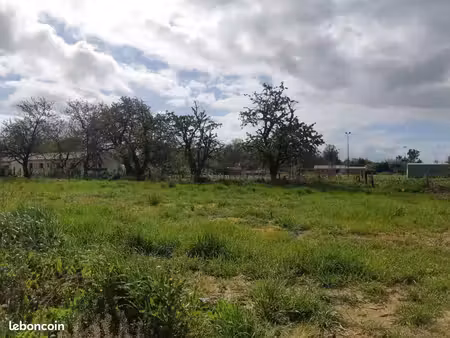 terrain 577 m² bessens