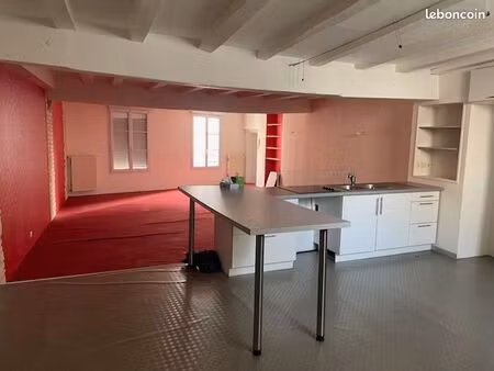 loue appartement rue st medard 79100 thouars