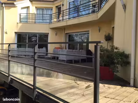 location grande maison contemporaine