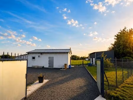 bâtiment agricole + pâture