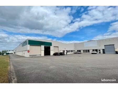 local d'activité 1 738 m²