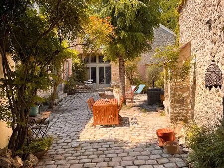 maison avec cour et maison de ville en ensemble
