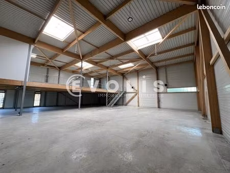 local d'activité 1 426 m²