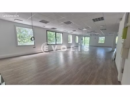 bureaux 137 m²