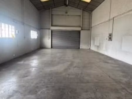 local d'activité 150 m²