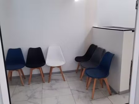 local professionnel avec salle d'attente accès pmr idéal profession libérale 40m2