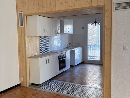 maison de village entièrement rénovée a louer – saint-estève centre