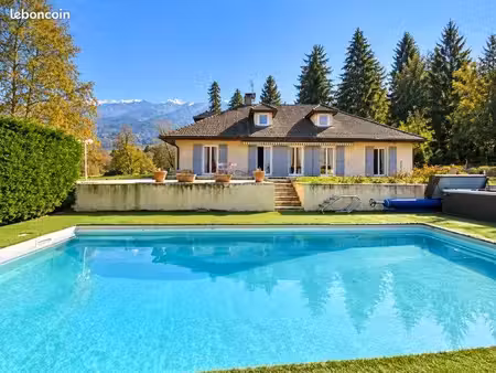 maison 7 pièces 230 m²