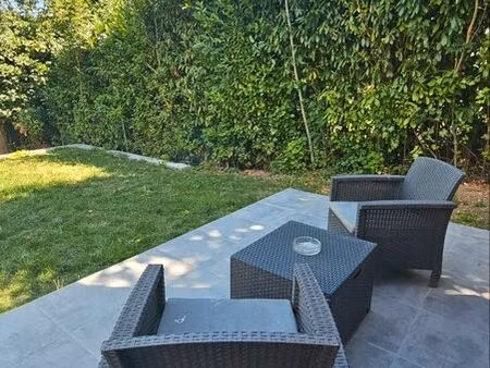 location proche disney et transports en communs + jardin privé