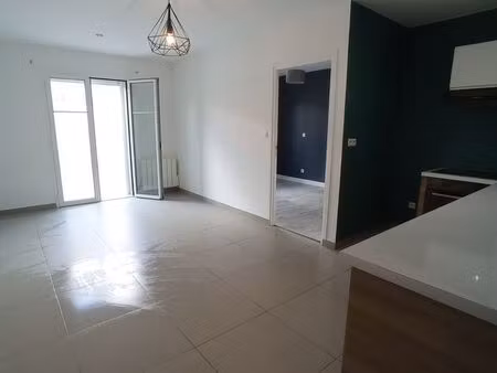 appartement 2 pieces ( le mee village ) avec place parking et terrasse