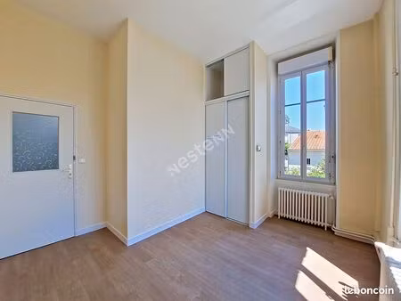 bureaux 11 m² mauves sur loire