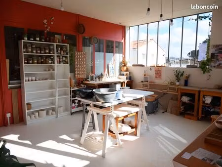 local commercial  atelier  bureau