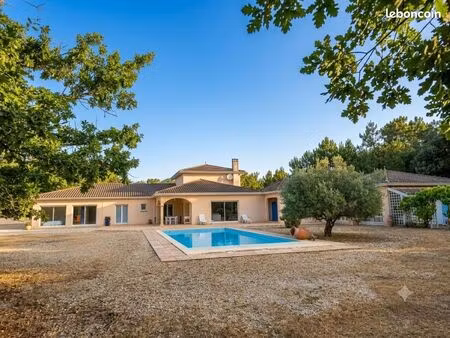 villa 8 pièces 310 m²