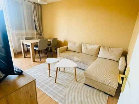 t2 meublé de 44 m² rénové – parking – balcon – 15 min gare d'annemasse – accès genève rapi
