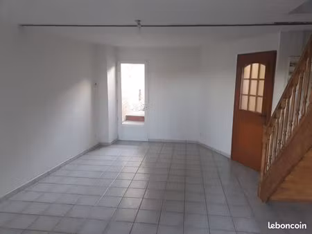 t3 duplex rénové en centre st denis - 550