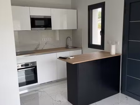 loue maison t2 climatisée - 45m' - jardin - parking - toutes charges comprises (électricit