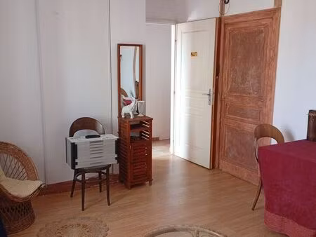bureau ou cabinets de soins (3) à la location