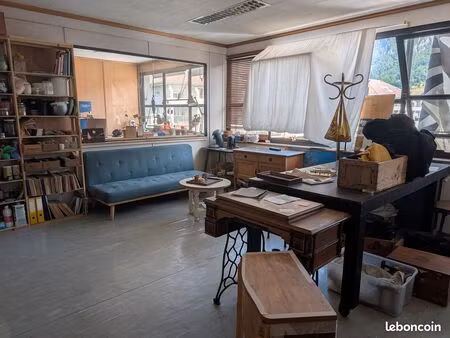 local bureau ou entrepôt 28m²  240 ht  proche centre-ville sallanches