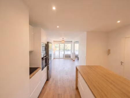 4 pièces meublé (3 chambres) – vue seine – balcon – refait à neuf – proche métro