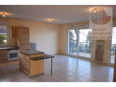 appartement 3 pièces sis à publier