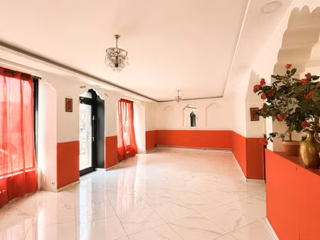 local professionnel de 80 m²
