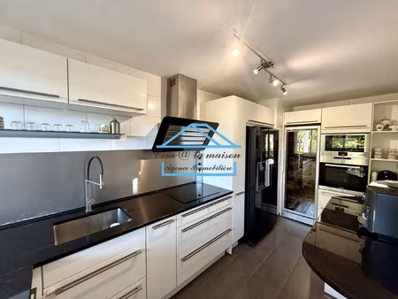 bel appartement avec balcon