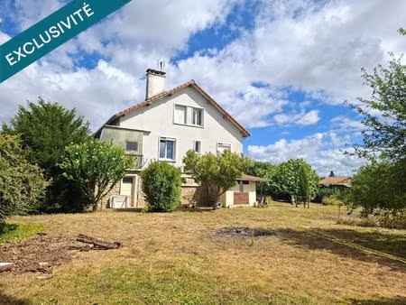 idéalement située dans lanuejouls sur l'axe rodez/villefranche de rouergue proche de toute