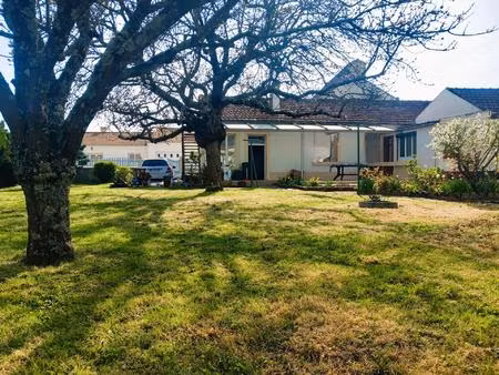 a saint michel en l'herm  cette maison familiale de 87 m2 vous charmera  idéale pour une v
