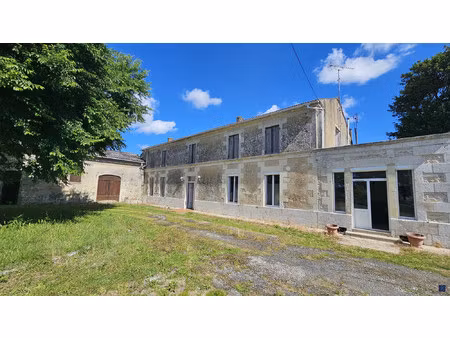 charentaise de 300 m² à semussac