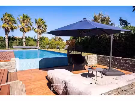 élégante villa contemporaine avec piscine dans un secteur recherché