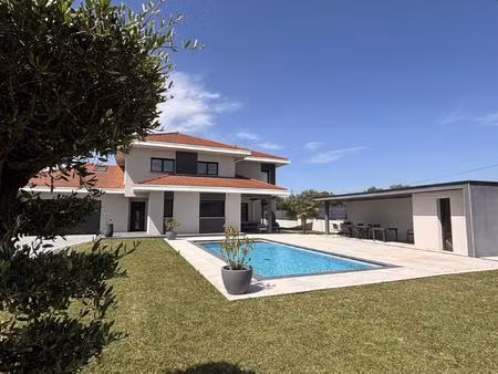 villa d'architecte avec piscine