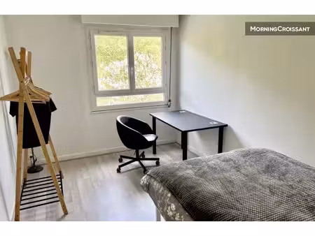 location meublée appartement 3 pièces 77 m² à gonesse (95500)  1 550 €