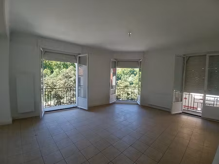 location appartement 4 pièces 119 m² à saint-antonin-noble-val (82140)  700 €