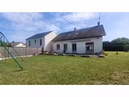 maison familiale de plus de 160 m² avec sous-sol total et dépendance de 90 m² – à deux pas