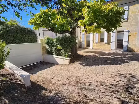 location maison 5 pièces 142 m² à saint-genès-de-castillon (33350)  950 €