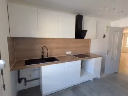 location meublée appartement 6 pièces 129 m² à nimes (30000)  1 500 €