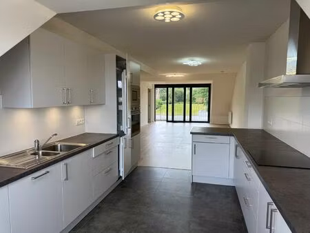 duplex à louer à place de sart 5 court-saint-étienne (vbe44918)